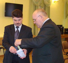 общественные слушания по инициативному проекту федерального закона “о гарантиях многопартийности и правовом статусе политических объединений в российской федерации”